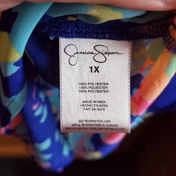 Abstract Button Up - Picture 4 of 8